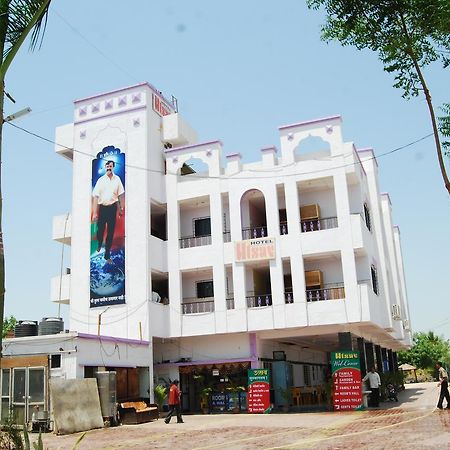 שירדי Hotel Utsav מראה חיצוני תמונה