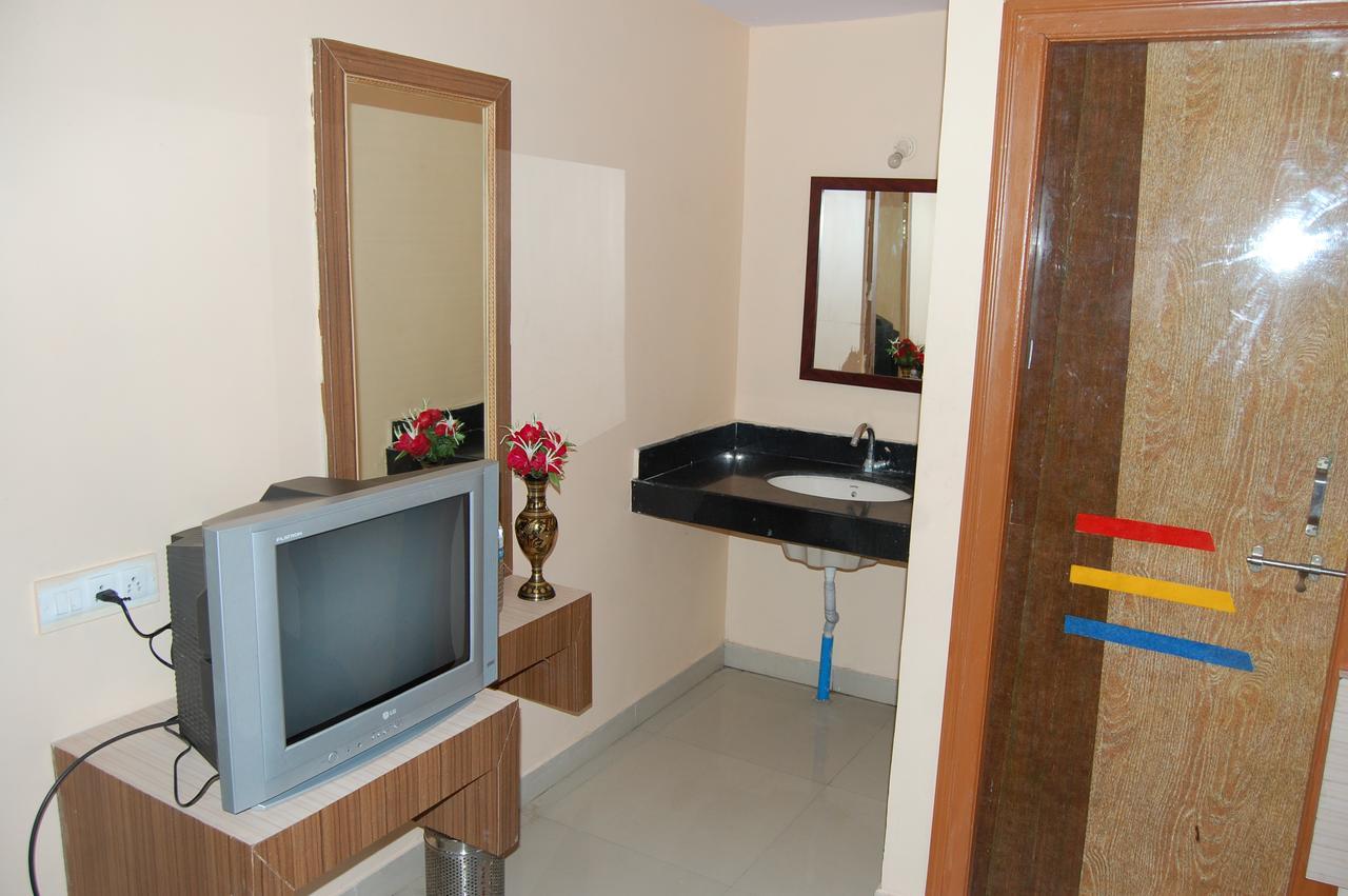 שירדי Hotel Utsav מראה חיצוני תמונה