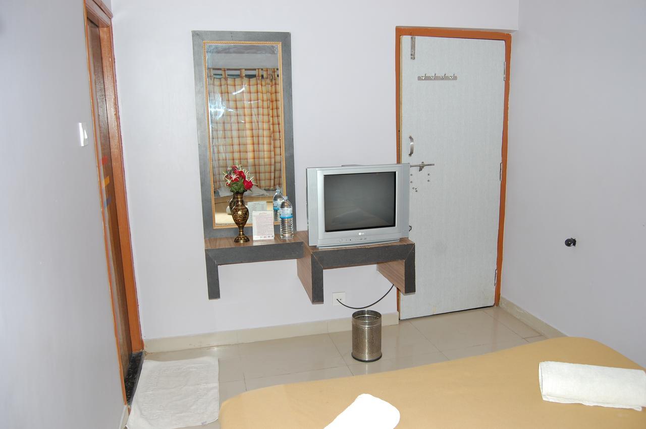 שירדי Hotel Utsav מראה חיצוני תמונה