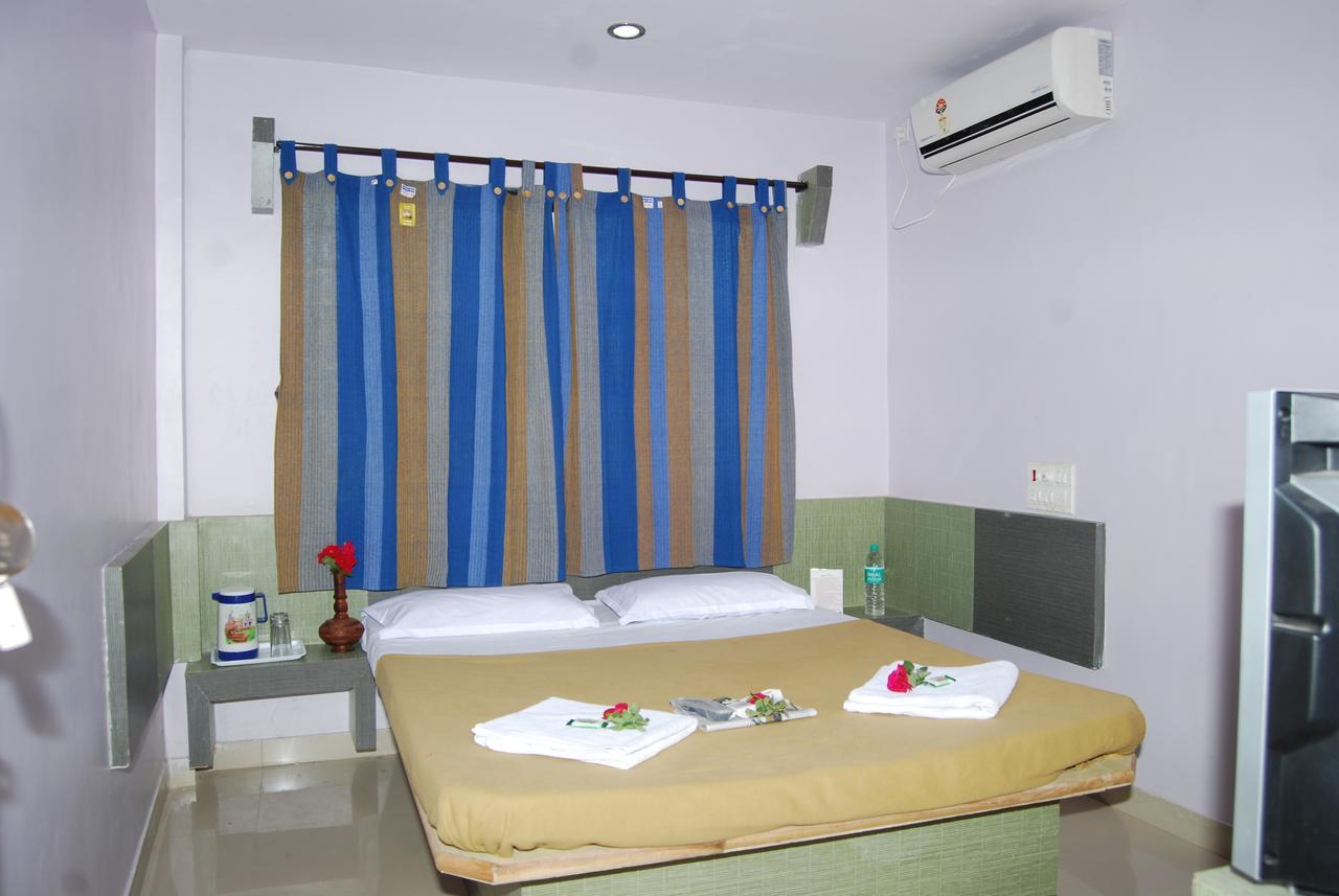 שירדי Hotel Utsav מראה חיצוני תמונה
