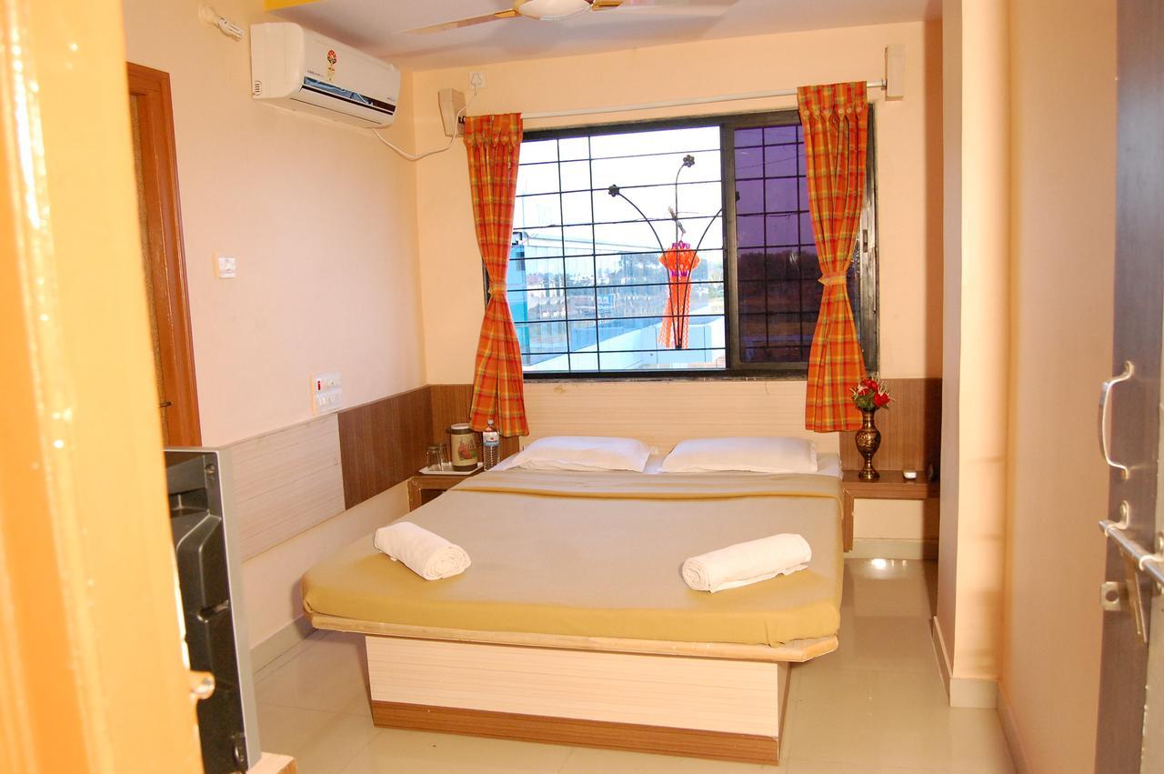 שירדי Hotel Utsav מראה חיצוני תמונה