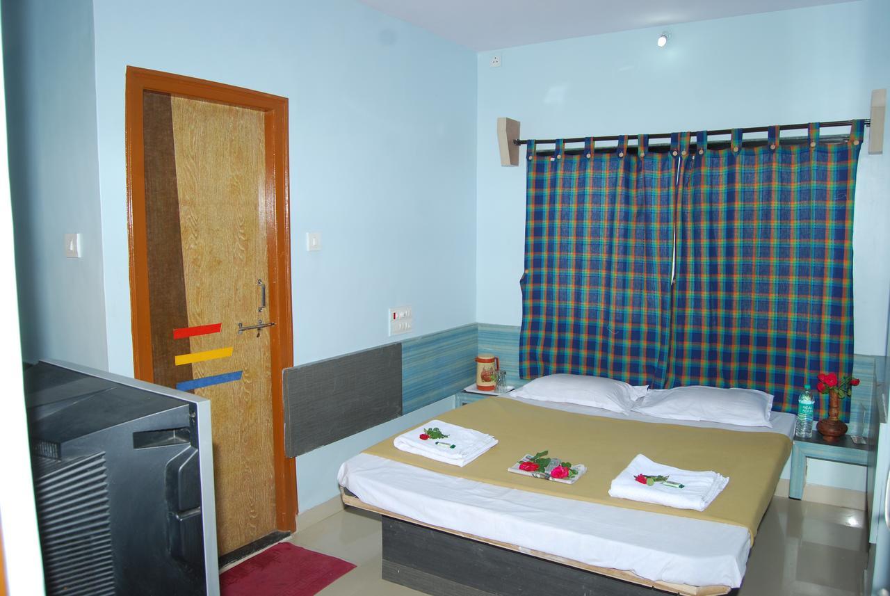 שירדי Hotel Utsav מראה חיצוני תמונה